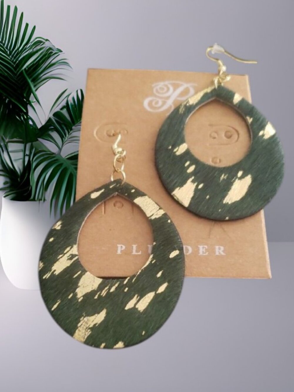 Plunder Trendy Green and Gold Teagan Drop Pierced Earrings  🌟NWT🌟 - Picture 4 of 5